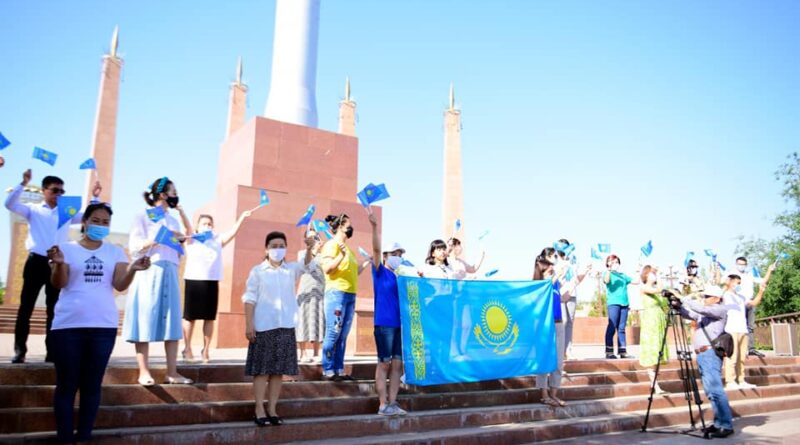 Шымкентте «Желбіре, менің жалауым!» атты акция өтті