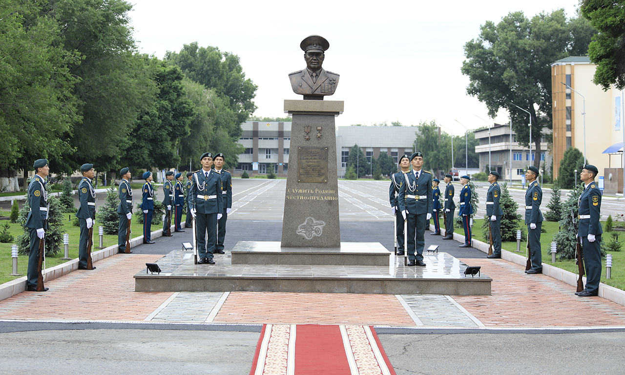 Үкімет қаулысымен Әскери институтқа Сағадат Нұрмағамбетовтің есімі берілді