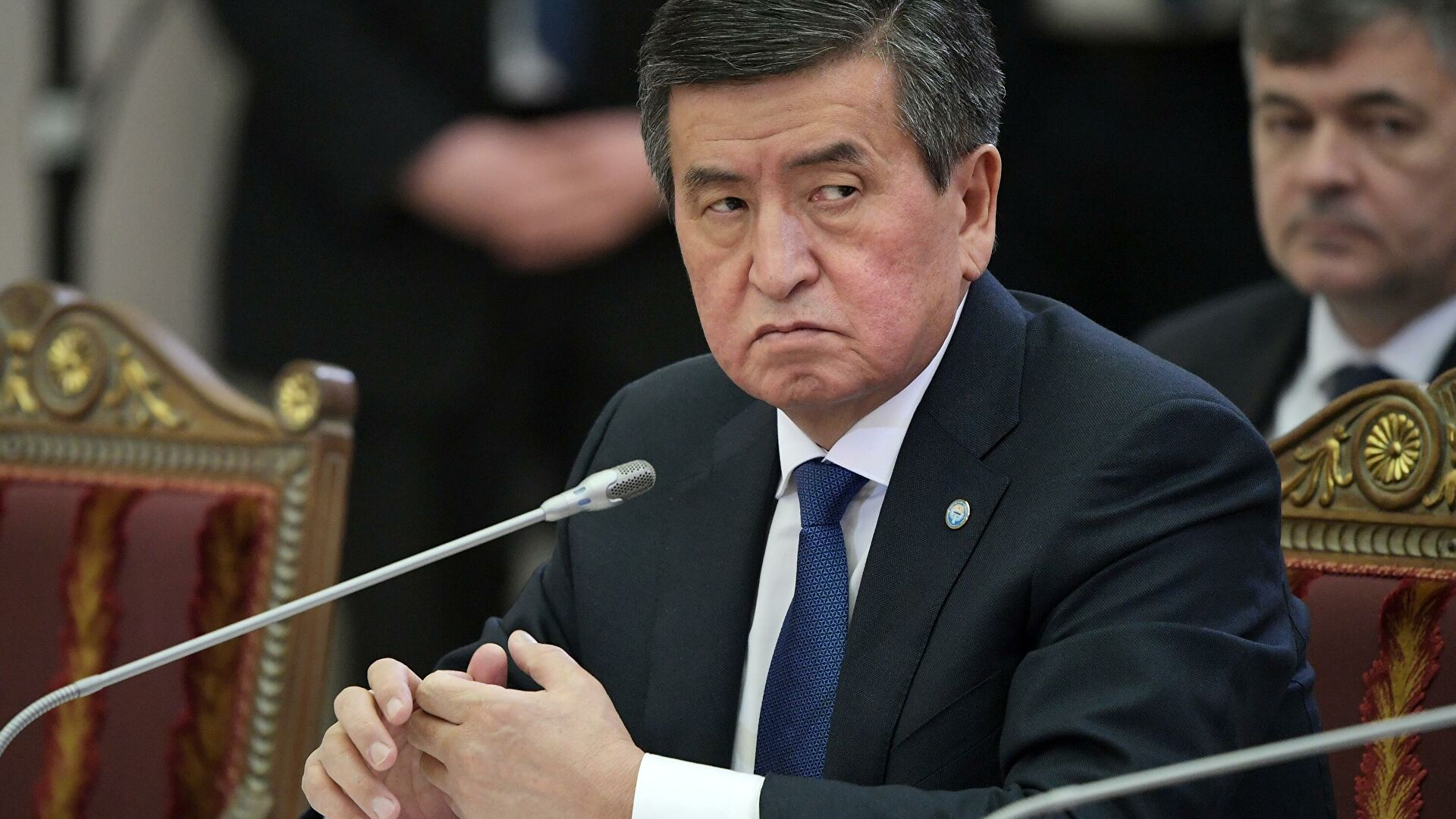 Қырғыздың бұрынғы президенті Сооронбай Жээнбеков елден кете ме?