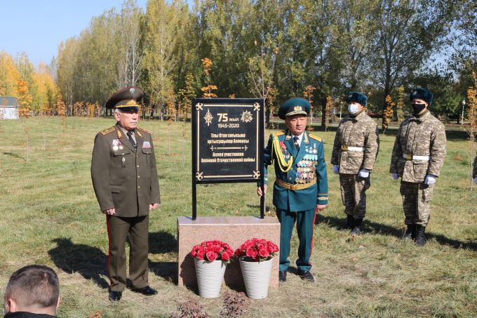 Первую в Казахстане Аллею участников ВОВ открыли в Алматы