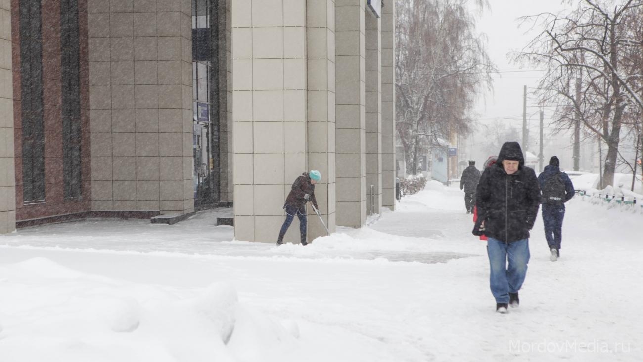 Қазақстанның бірқатар өңірлерінде қар жауып, күн суытады