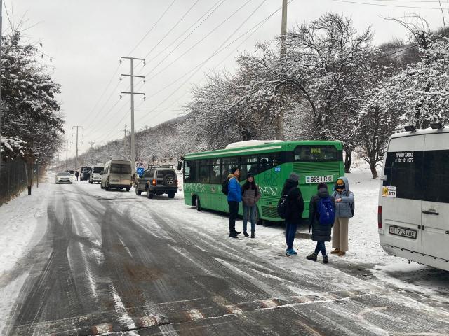 В Алматинской области эвакуировали 50 туристов с Иссыкского озера