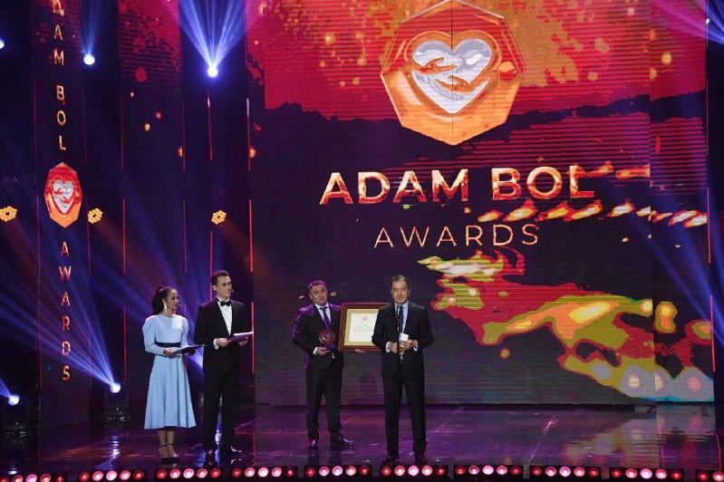 4 баланы өрттен құтқарған адам  Adam Bol Awards сыйлығының лауреаты атанды