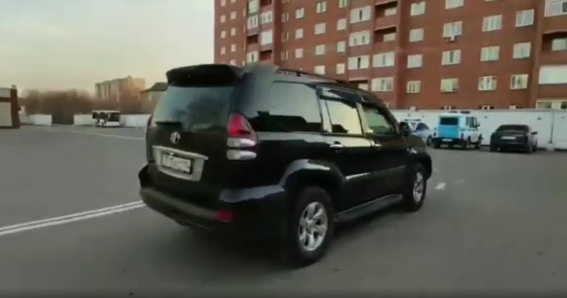 Павлодарда 12 жасар бала Toyota Land Cruiser Prado көлігін айдаған (видео)