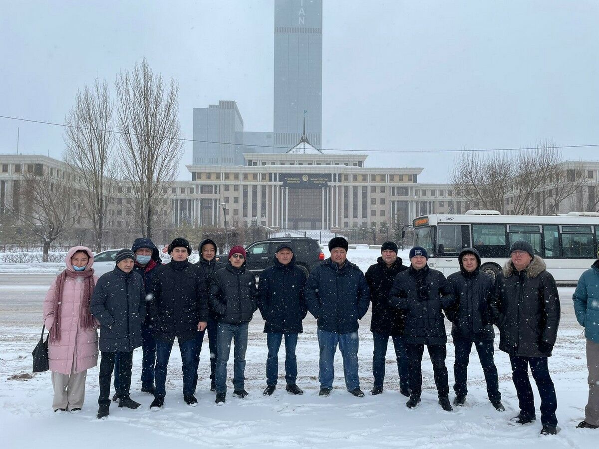 Мирный митинг возле здания Министерства обороны