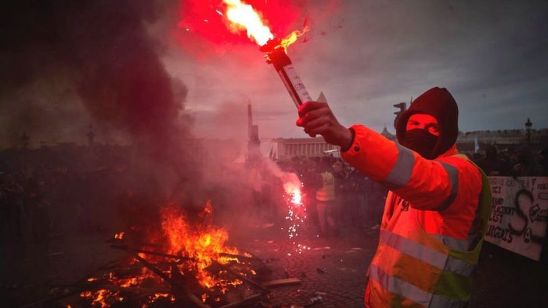 Зейнетақы туралы заңның қабылдануына байланысты Парижде тәртіпсіздіктер орнады