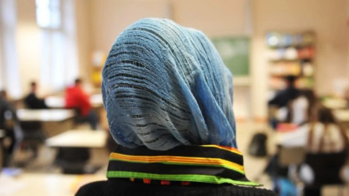 Өзбекстан билігі сақал қойғандар мен хиджаб кигендерді тексеруді бастады