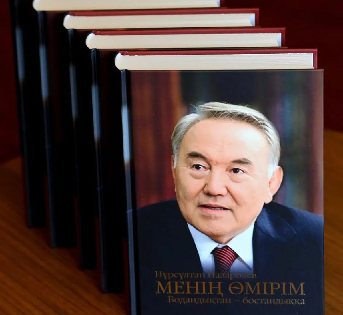 Бұрынғы "Тұңғыш президент" күнінде Назарбаевтың кітабы жарыққа шықты