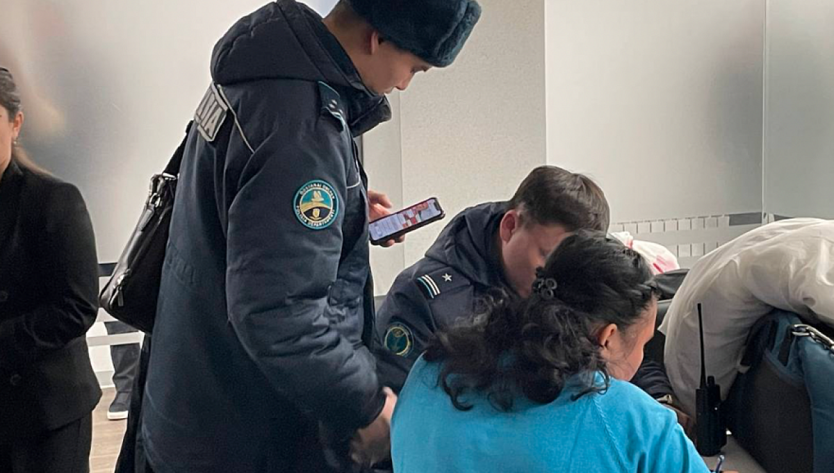 Сұмдық! Ондаған журналистер Бишімбаев сотында полицияға арыз жазды