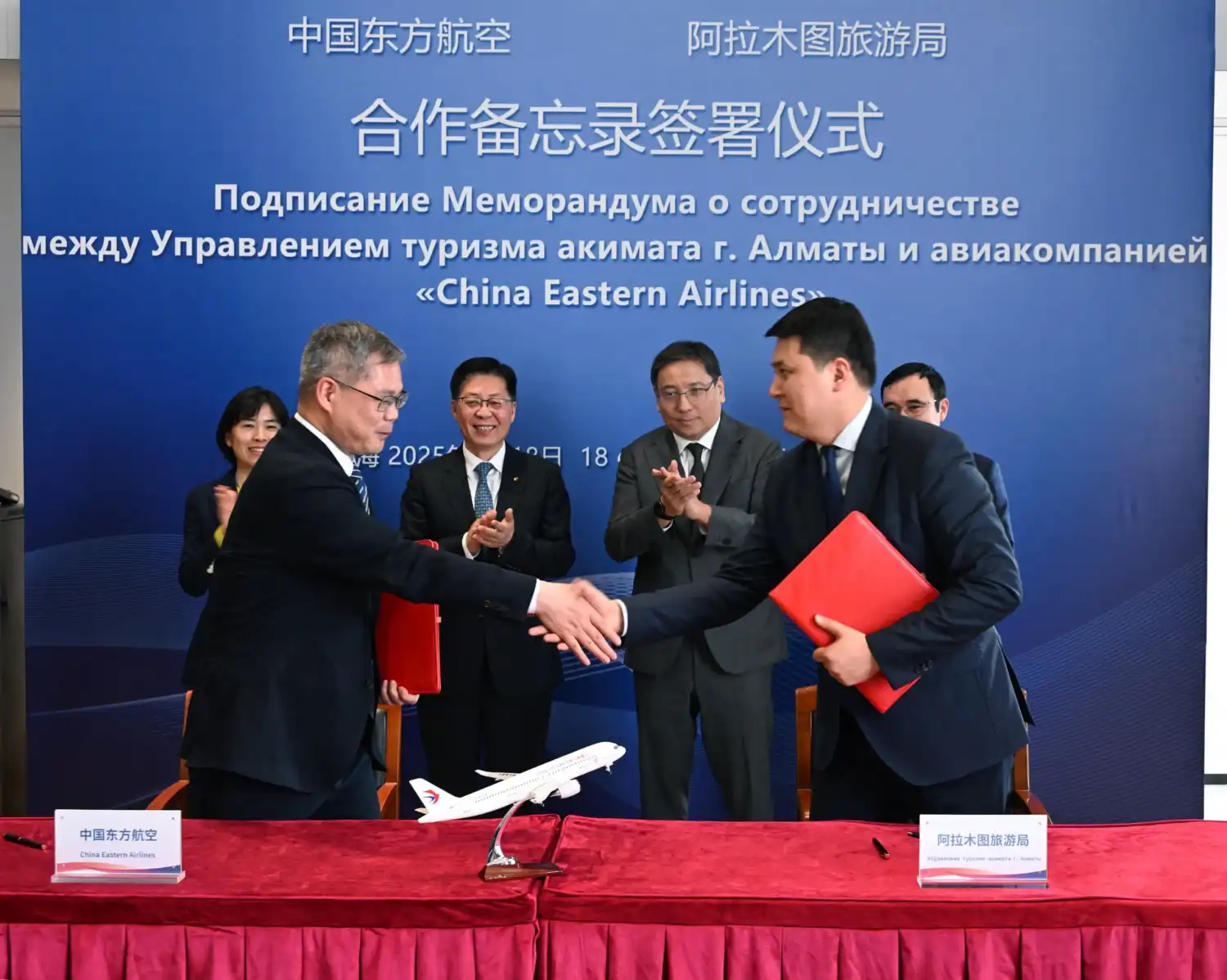 Ерболат Досаев пен China Eastern Airlines төрағасы Ван Чжицин Алматы – Шанхай тікелей рейсін ашу мүмкіндігін талқылады