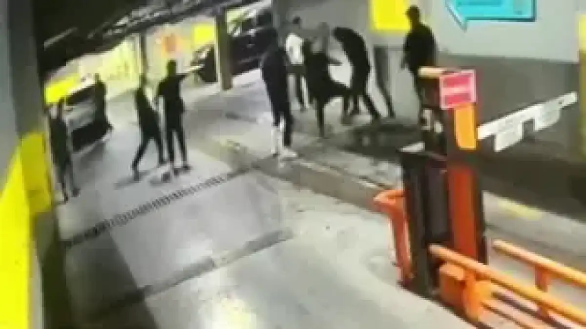 Көпқабатты үй маңындағы қақтығыс: тұрғындар төбелесіп, пышақ жарақаты тіркелді