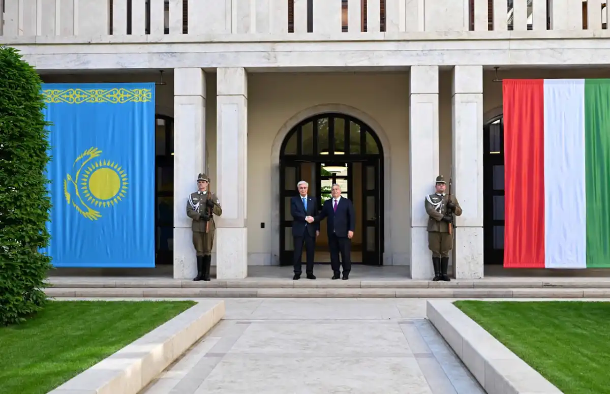 Тоқаев Мажарстан Премьер-министрімен келіссөз жүргізді