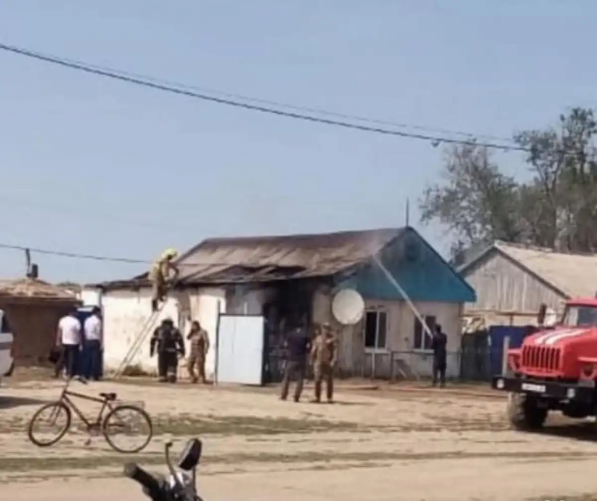 БҚО-дағы өрт: Әкім қаза тапқан 5 баланың ата-аналарына көңіл айтты