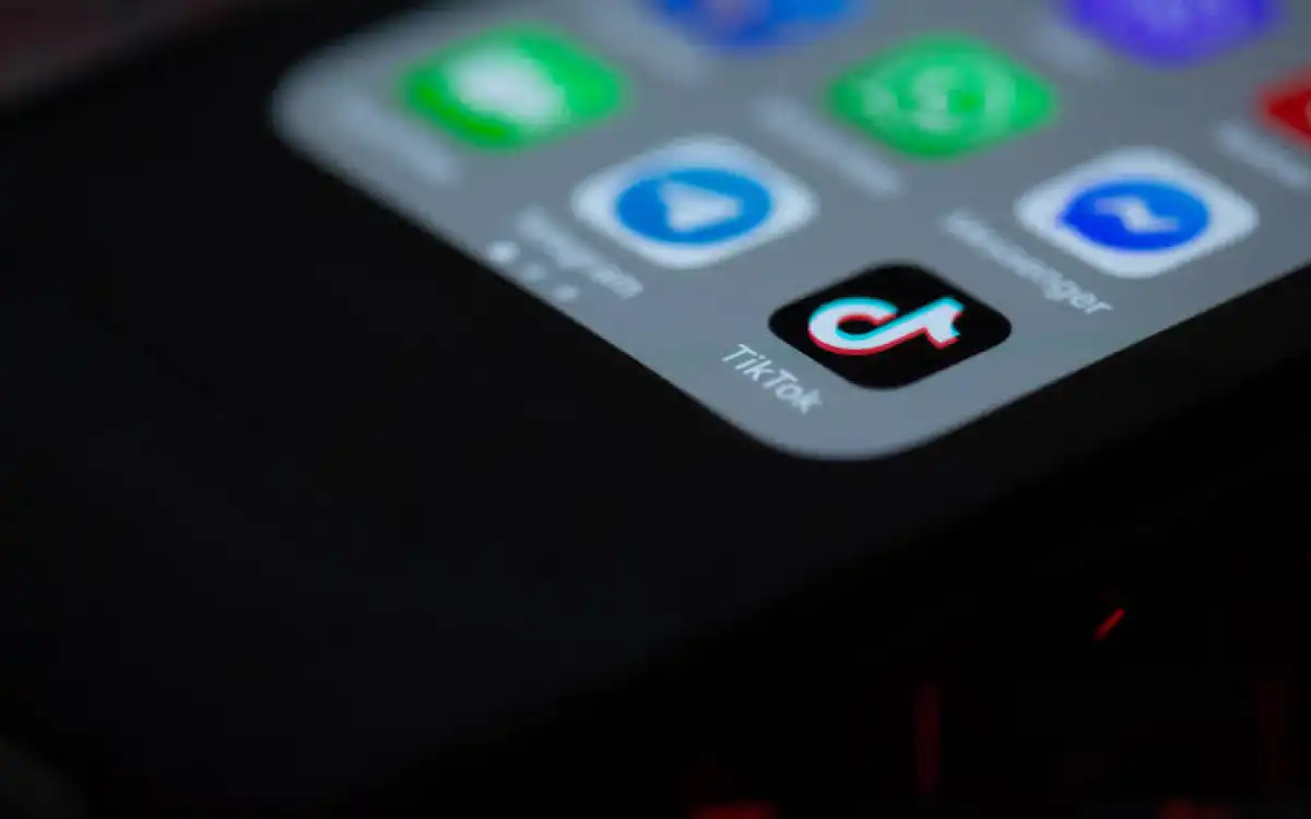 TikTok пен Telegram арқылы жасөспірімдерді есірткі бизнесіне тартады