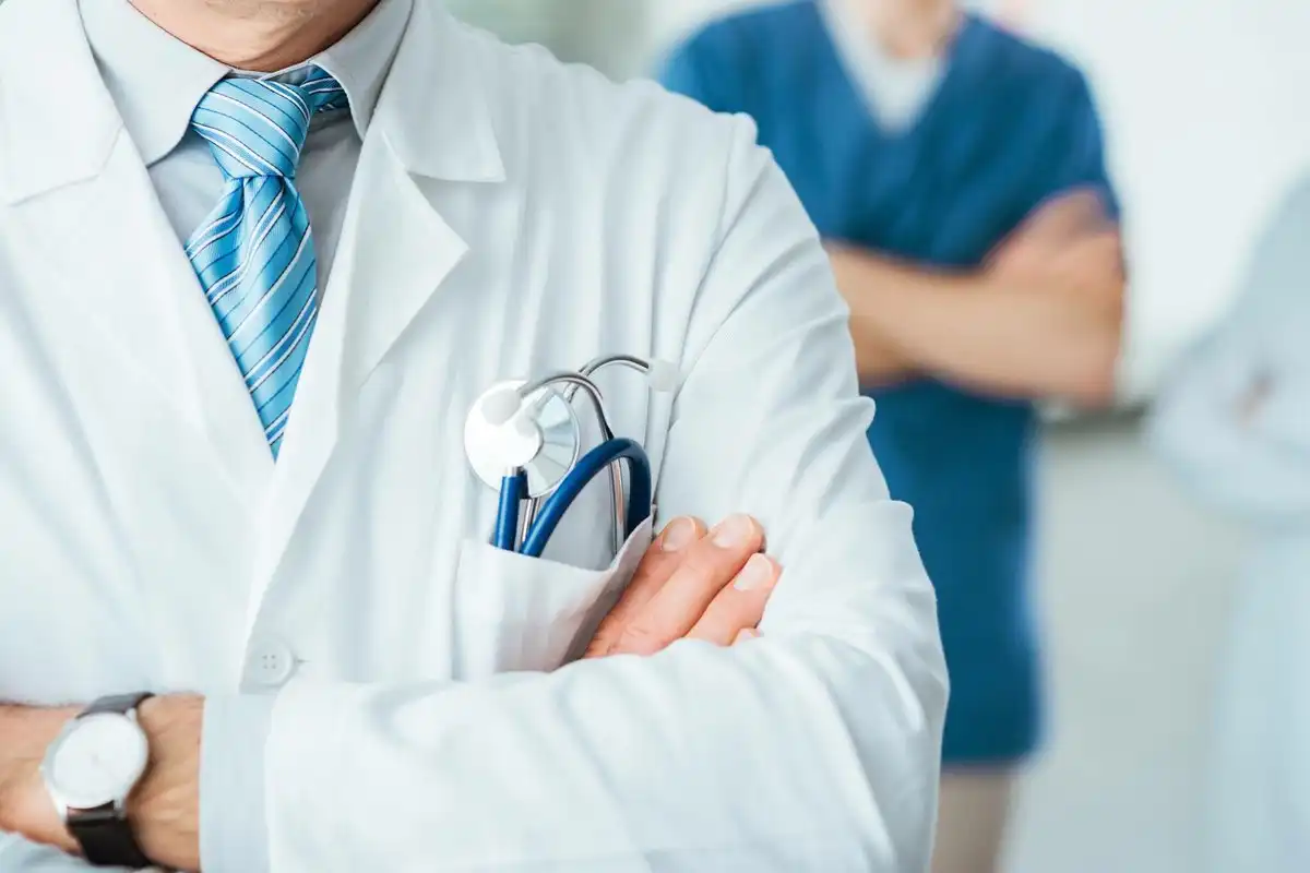 БҚО әкімі медицина қызметкерлерін кәсіби мерекелерімен құттықтады