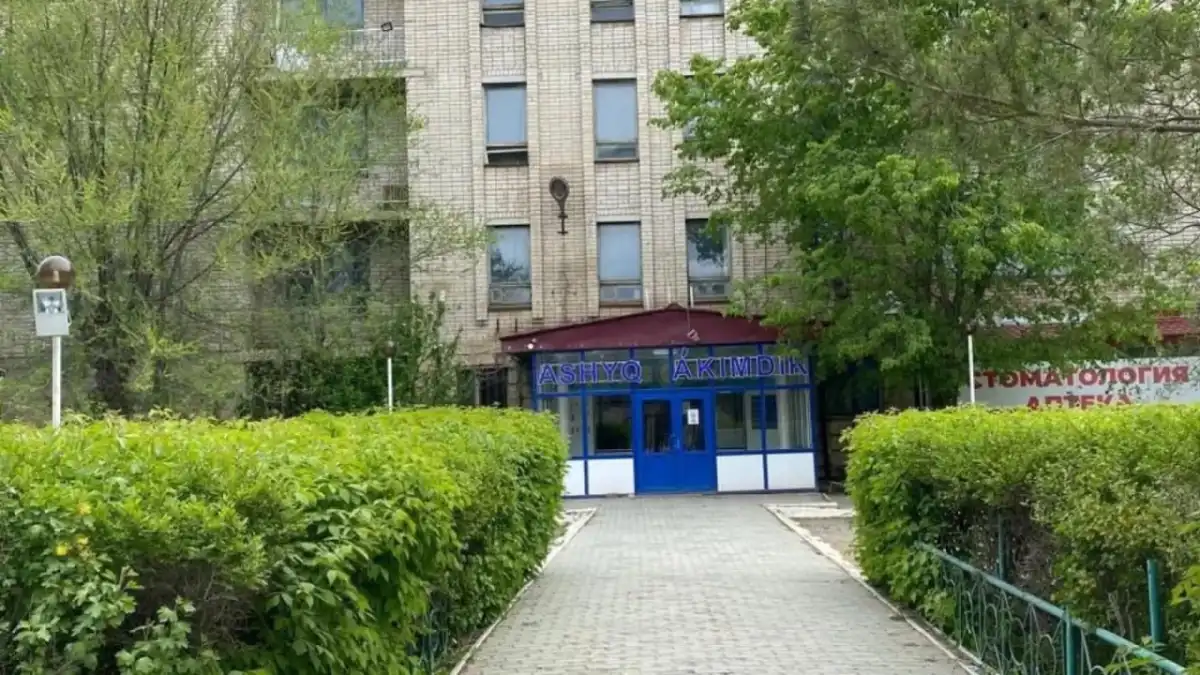 Ақтөбеде аудан әкімдігінің барлық қызметкерлері кеңседен қуылды