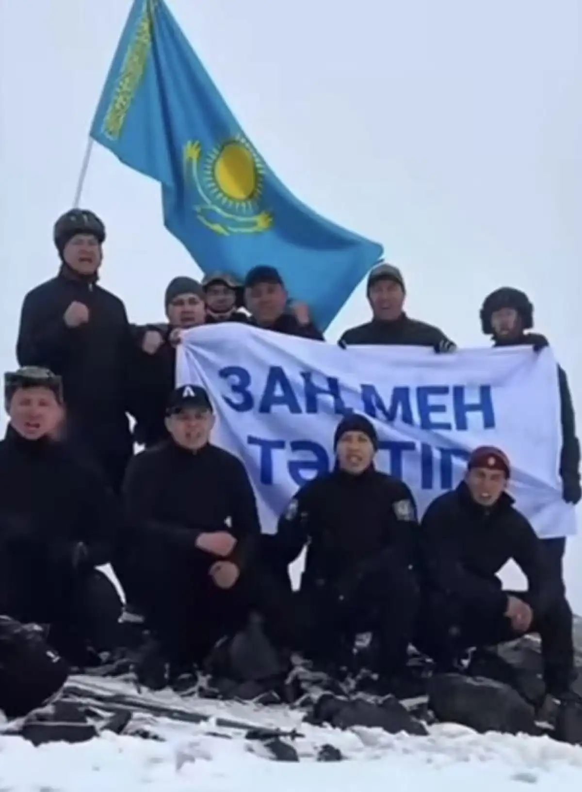 Қазақстанның құқық қорғау органдарының өкілдері тау шыңына көтерілді
