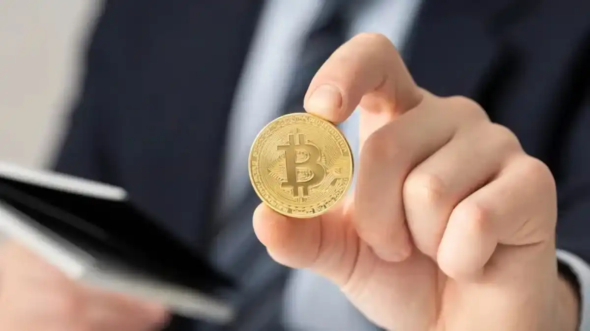 Биткоин бағасы 100 мың доллардан төмендеді