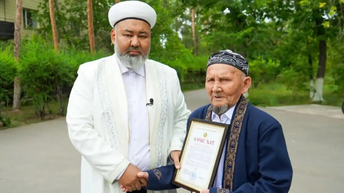Қажылыққа жинаған ақшасын мүгедектерге берген қария муфтият қолдауымен қажылыққа баратын болды
