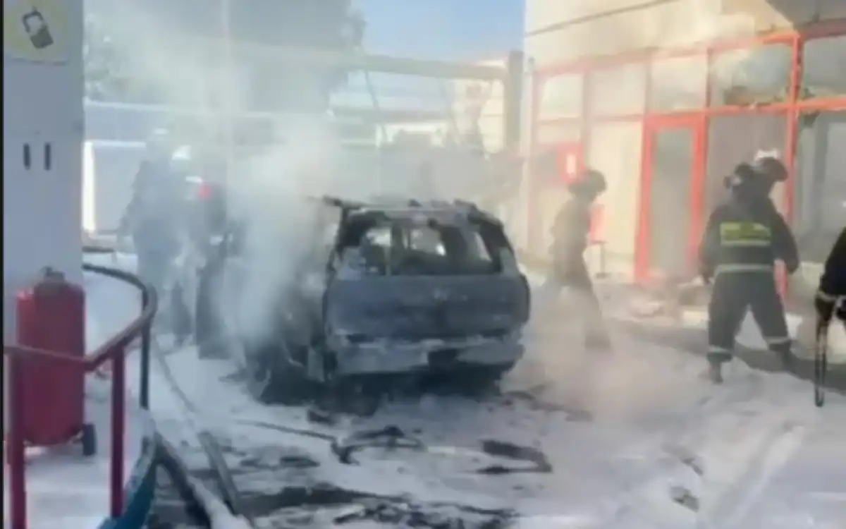 Сұмдық! Ақтөбеде жанармай құю бекетінде көлік өртенді