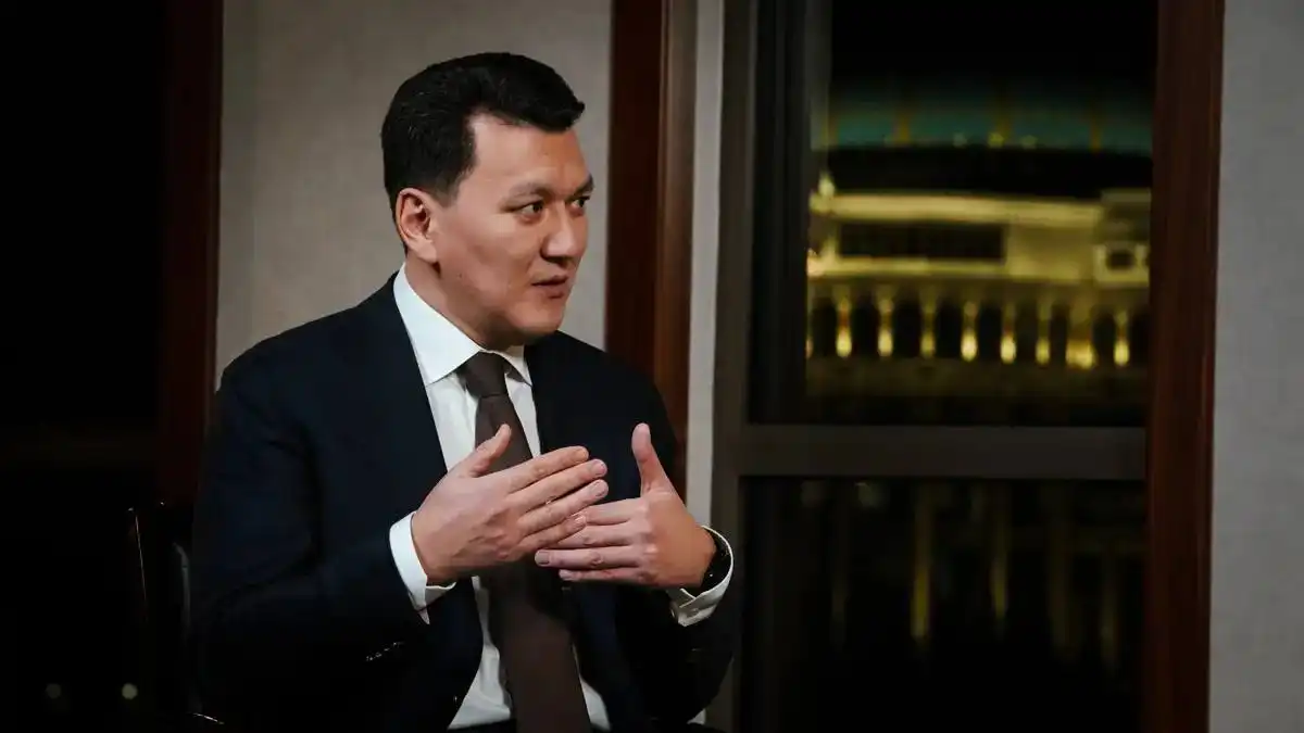 Балаңыздың планшетінде не бар? Ерлан Қарин ескерткен 10 қауіпті белгі