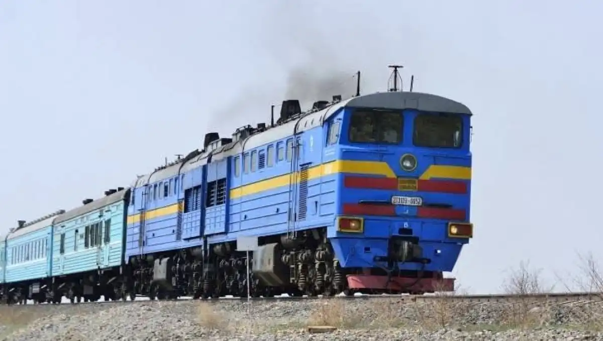 Алматыда 15 жастағы жасөспірімді пойыздың үстінде тоқ соқты