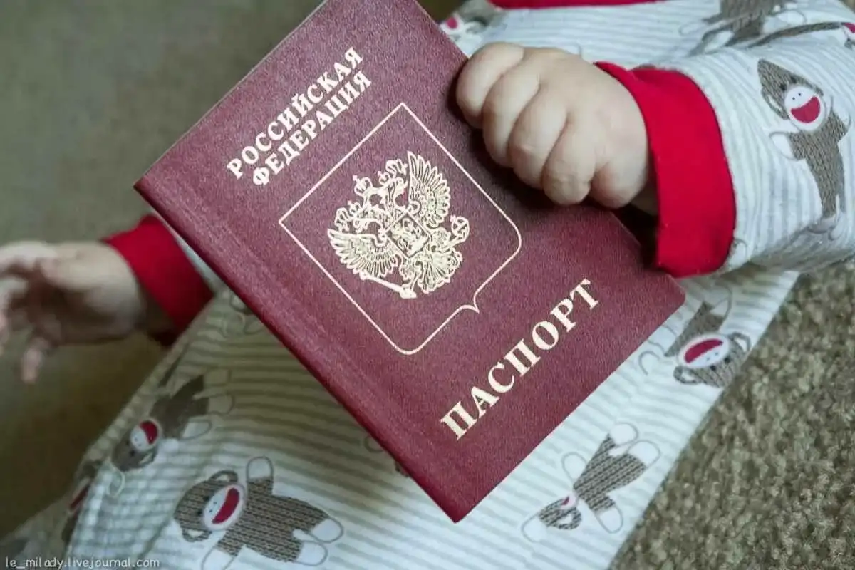 Ресейден Қазақстанға: балалар үшін тек шетелдік паспортпен шығуға рұқсат