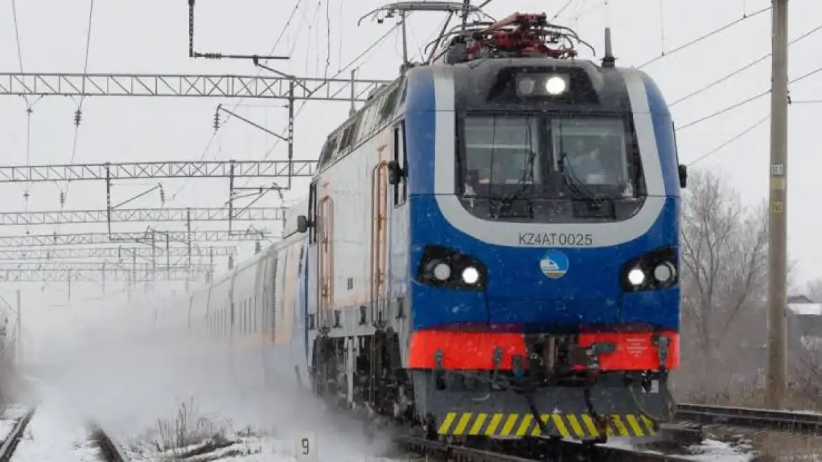 Жаңа туған нәрестесін пойыздан лақтырған әйел мәжбүрлі емдеуге жіберілді