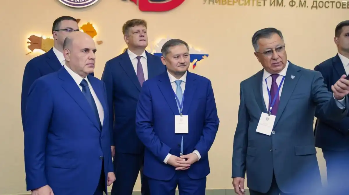 Омбыдағы ҚазҰУ филиалына ресми сапар: РФ Үкіметінің Төрағасы  оқу орнымен танысты