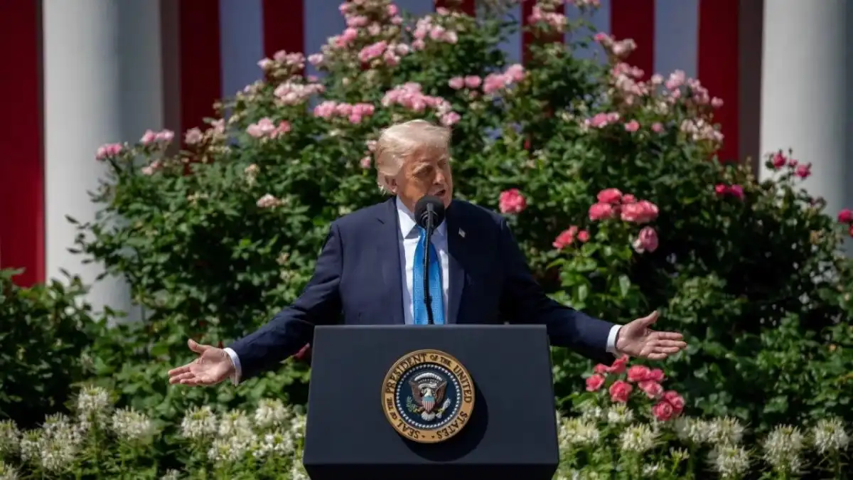 Трамп жаңа кедендік тарифтер туралы жарлыққа қол қойды: Қазақстан да тізімде