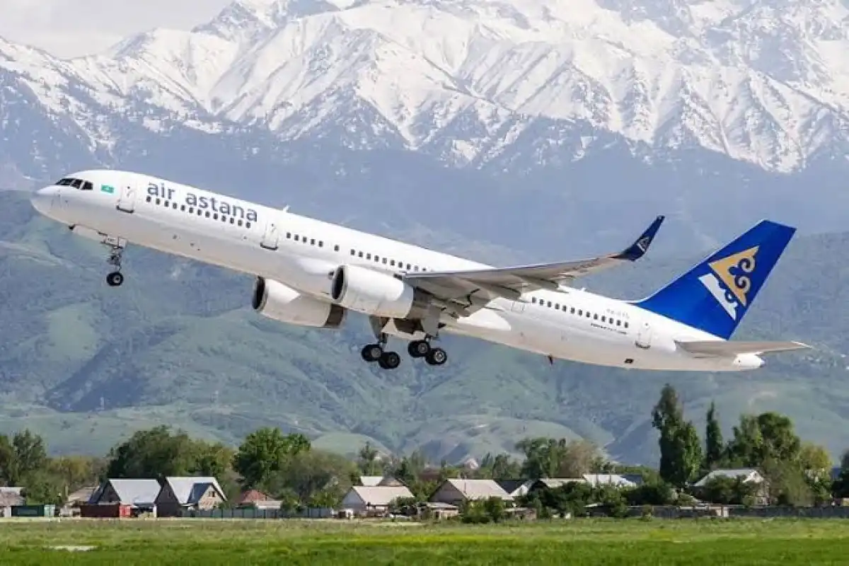Алматыдан Астанаға ұшқан Air Astana ұшағы әуежайға қайта оралды