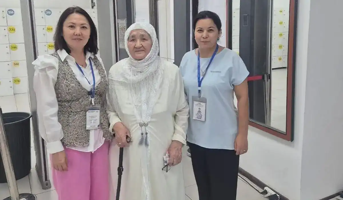 Алматыда 85 жастағы әже ҰБТ тапсыруға келді