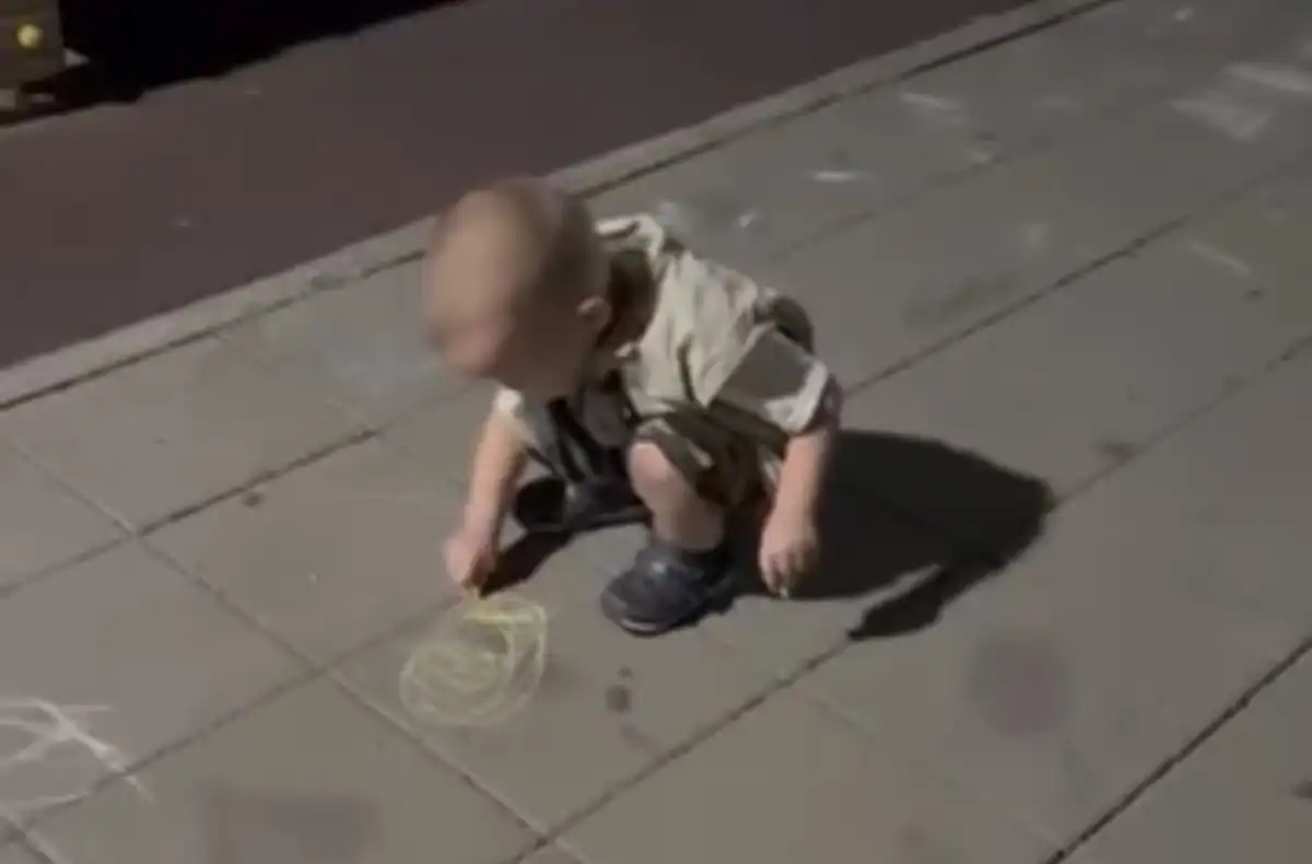 «Сөйлемей қалды»: Алматыда жасөспірім лақтырып жіберген баланың анасы оның жағдайы туралы айтты