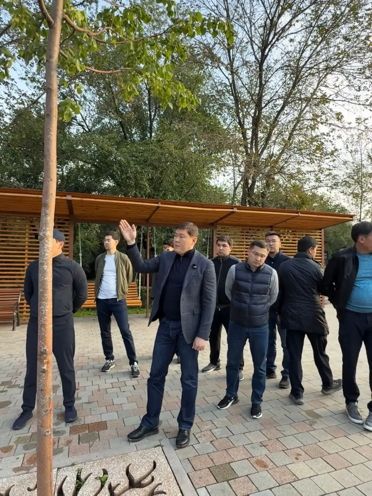 Алматы әкімінің орынбасары таңертең қала нысандарын аралады