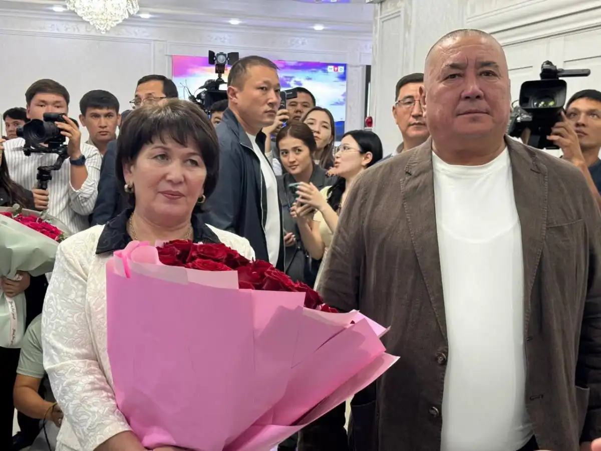 «Ұлдарымды уайымдап, бокстасу сәтін қарай алмадым» – қос чемпион Сабырхандардың анасы