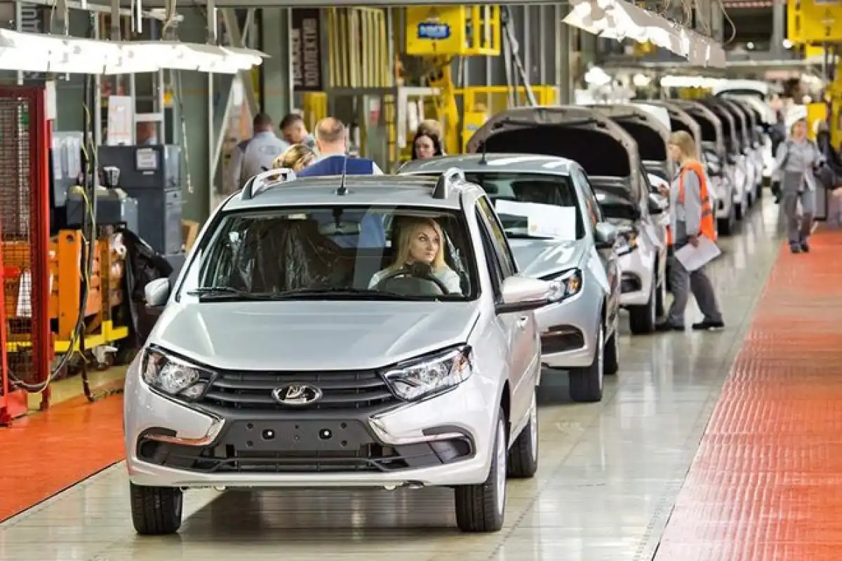 Lada өндірісі құлдырап бара ма? АвтоВАЗ төрт күндік жұмысқа көшті