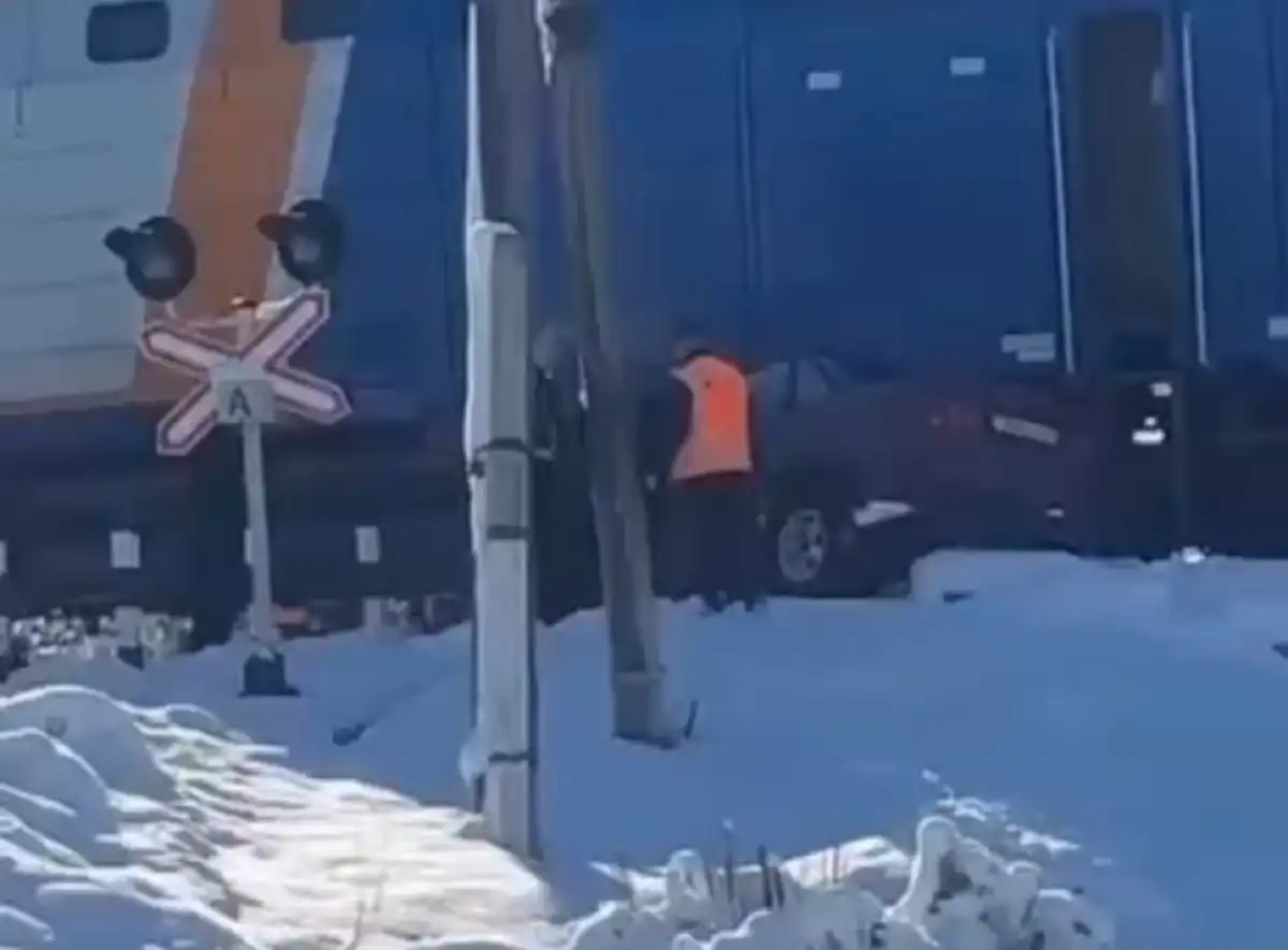 Қостанай жеңіл көлік пойызға соғылды