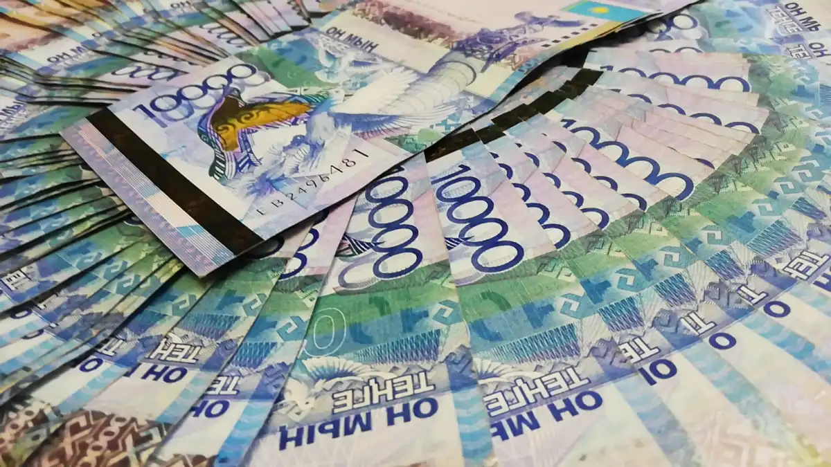 Мәслихат депутаты ақша жымқыру бойынша тергелуде