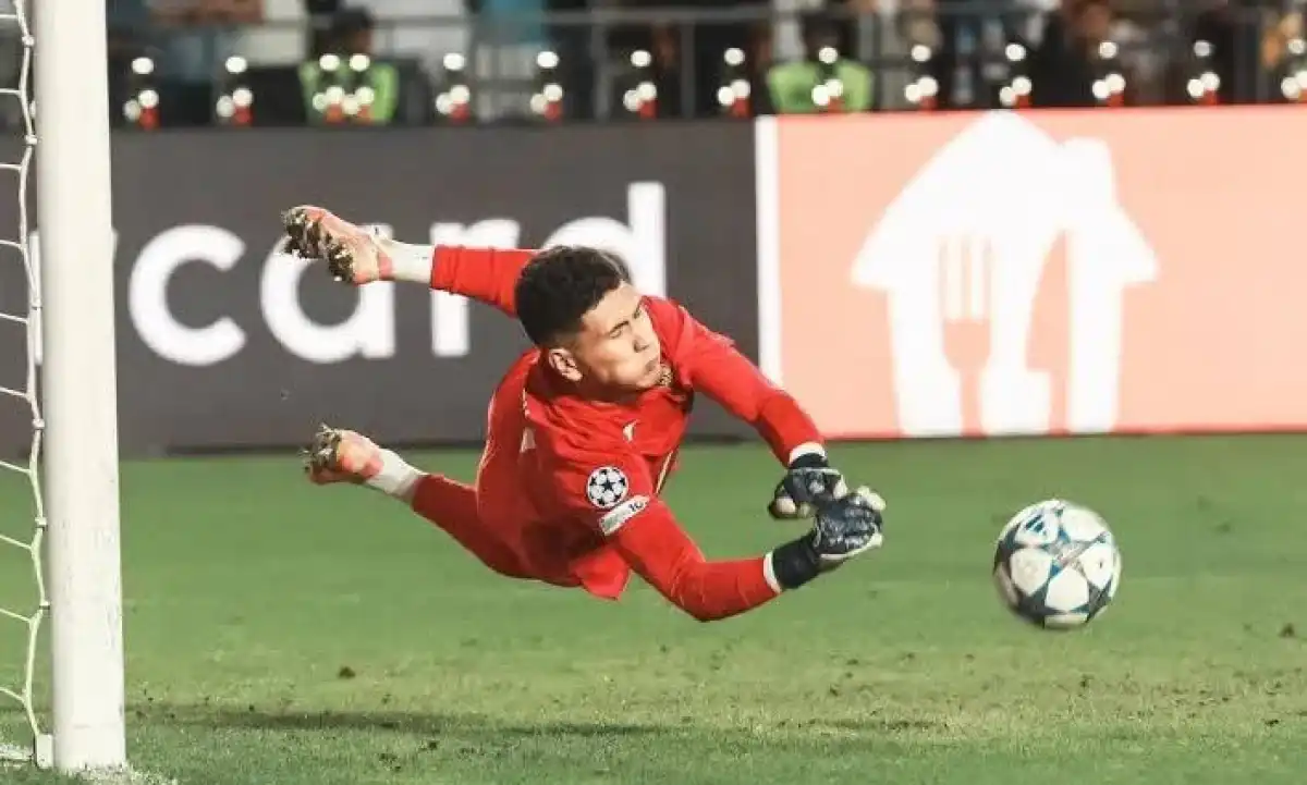 Анарбековтың қолы қойылған доп 12 млн теңгеге сатылды