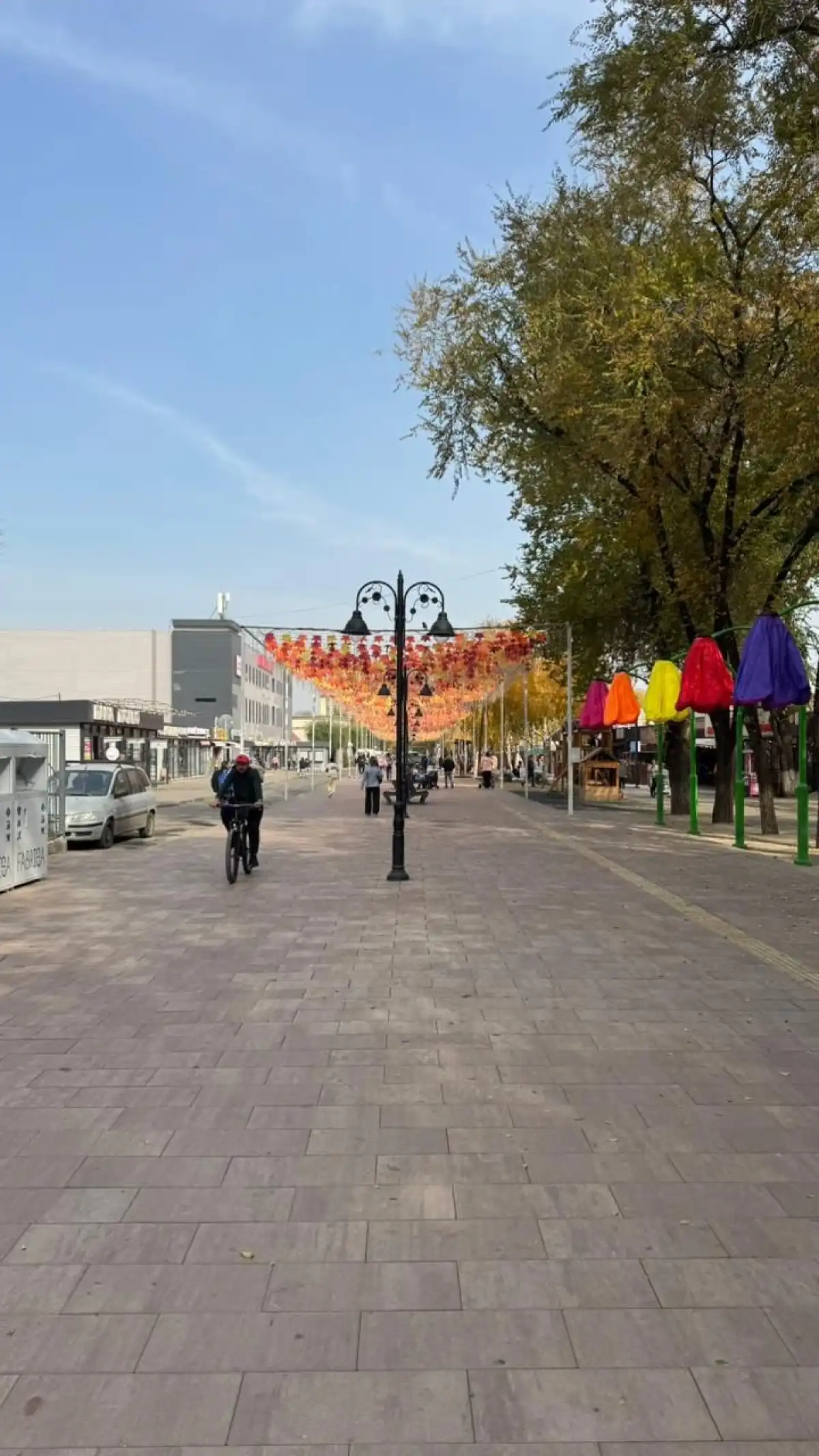 Алматыда Республика күніне орай Жетісу ауданындағы екі жүргіншілер аймағы көркейтілді