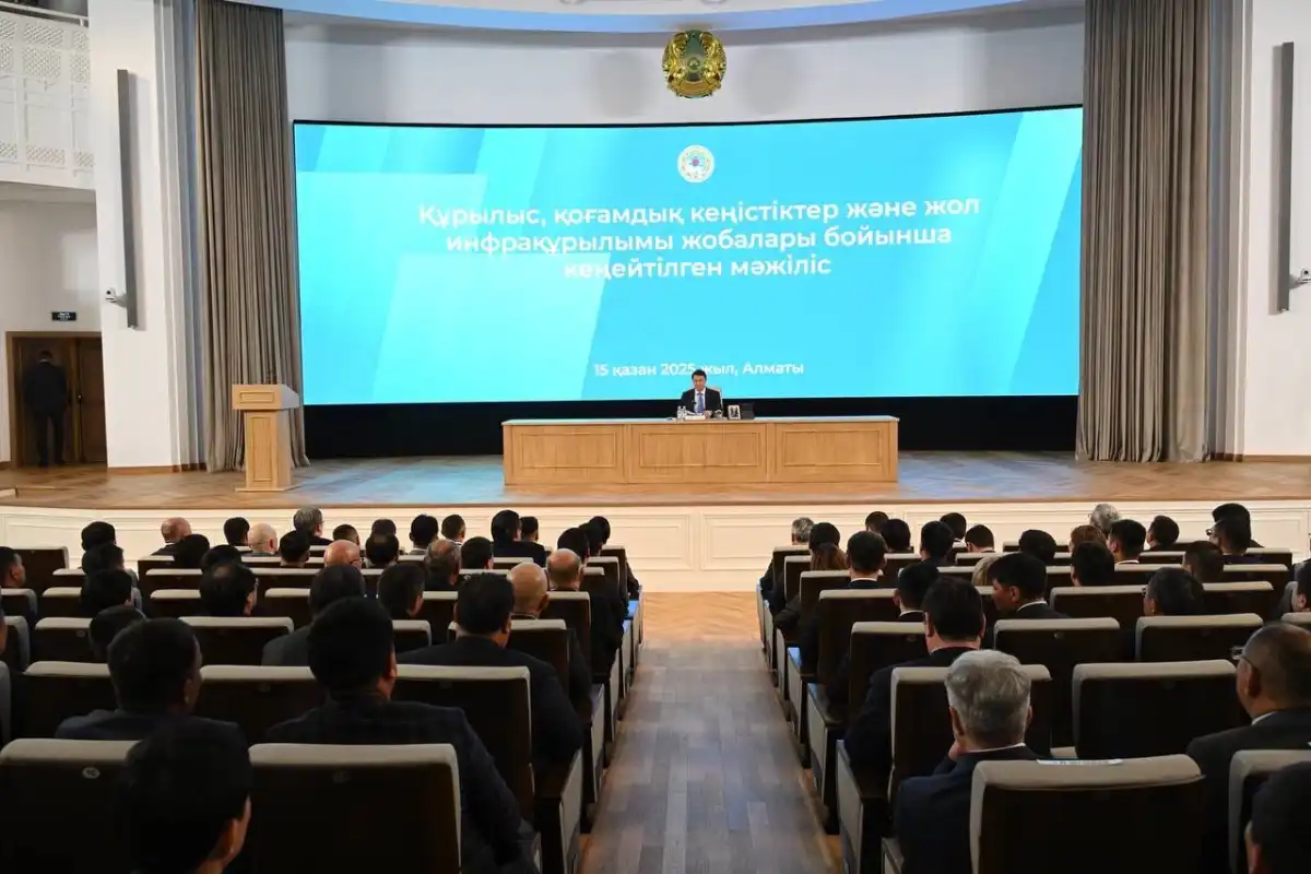 «Бір нысанды бітірмей жатып, жаңасына кіріседі»: Алматы әкімі мерзімді кешіктіргені үшін мердігерлерді сынға алды