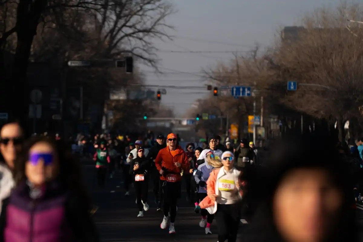 20 елден 2500 қатысушы: Алматыда 2025 жылғы маусымның соңғы  City Run мәрелік жарысы  өтті