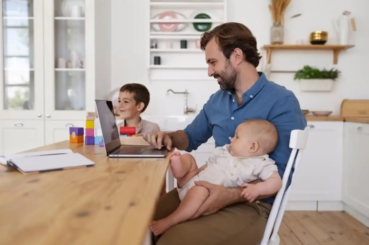 Баланың әкесімен бір аулада өсуі — тәрбиенің жартысы