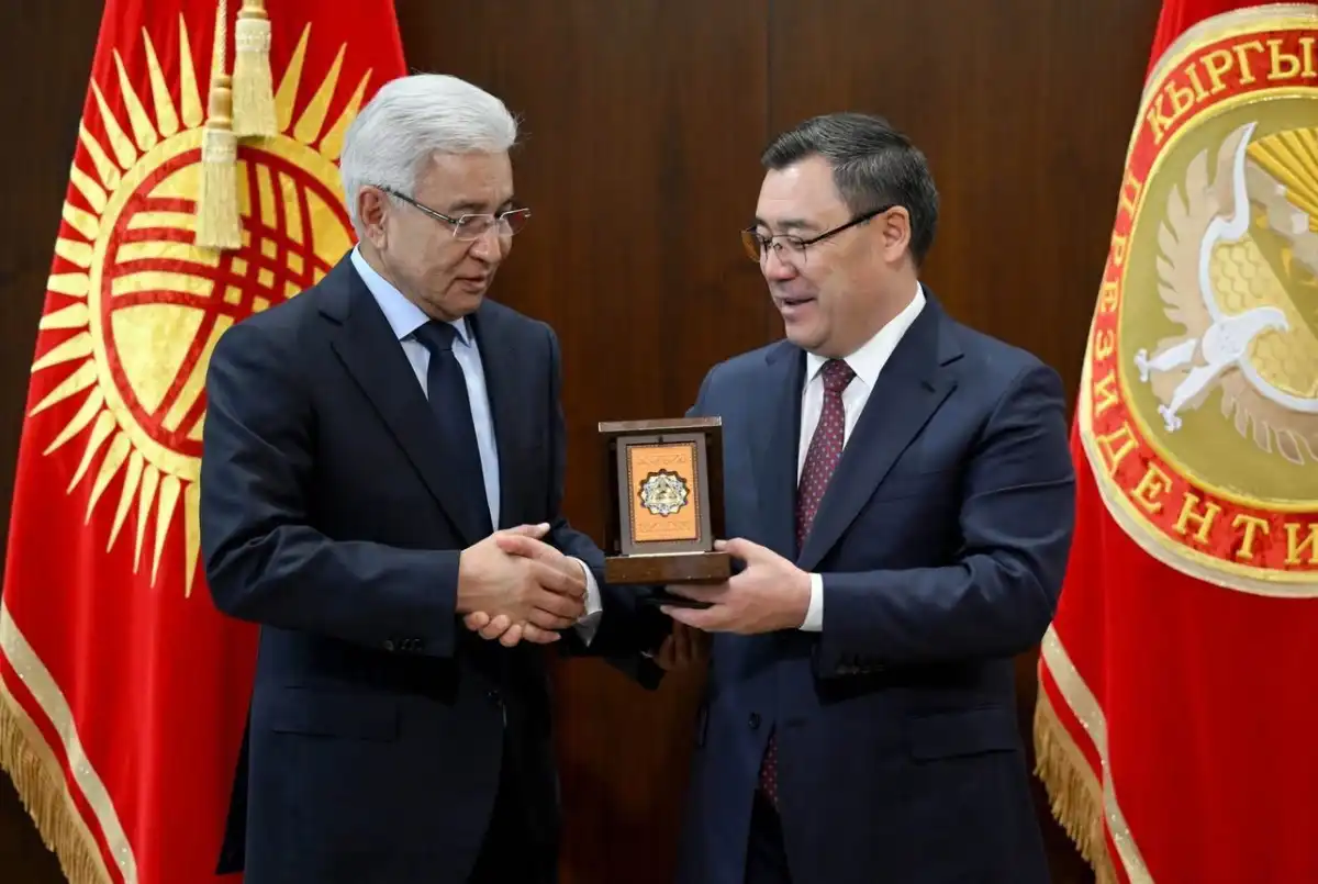 Бішкектегі құпия келіссөз: кездесу соңында Тасмағамбетов марапат алды