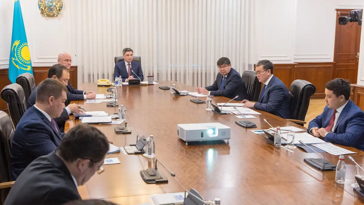 Олжас Бектенов авиациялық хаб құру жөніндегі Президент тапсырмалары аясында Астана әуежайын дамыту мәселелері бойынша кеңес өткізді