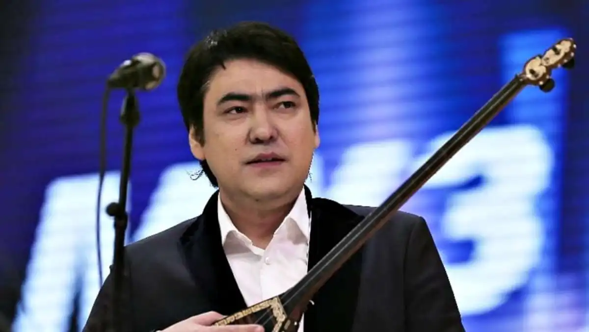 Мейрамбек Беспаев темекіге бата айтты: Жұртшылық сынға алуда