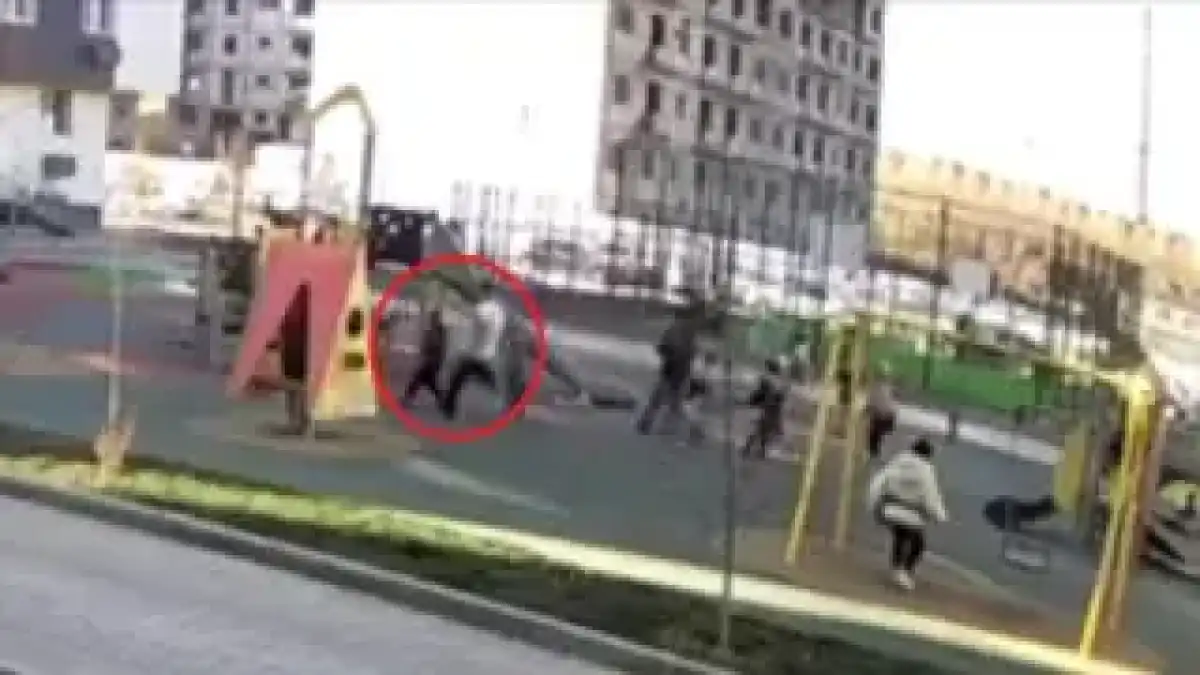 Аулада баланы тепкілеген ер адам ұсталды