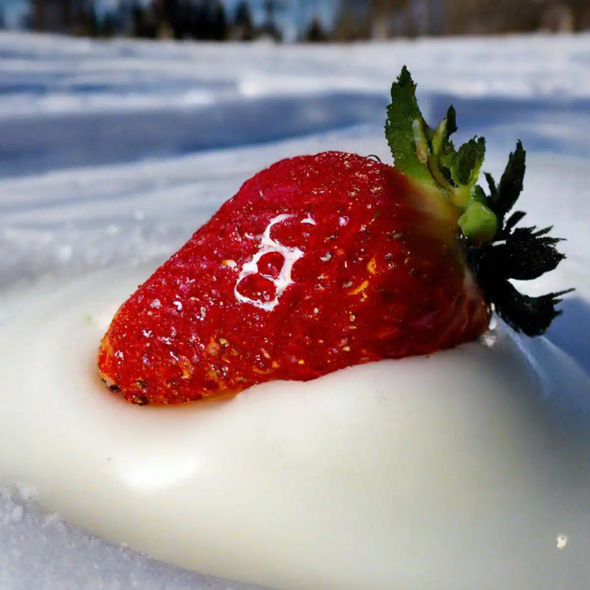 Йогурт толы жүк көлігі аударылып, йогурттар халыққа таратылды