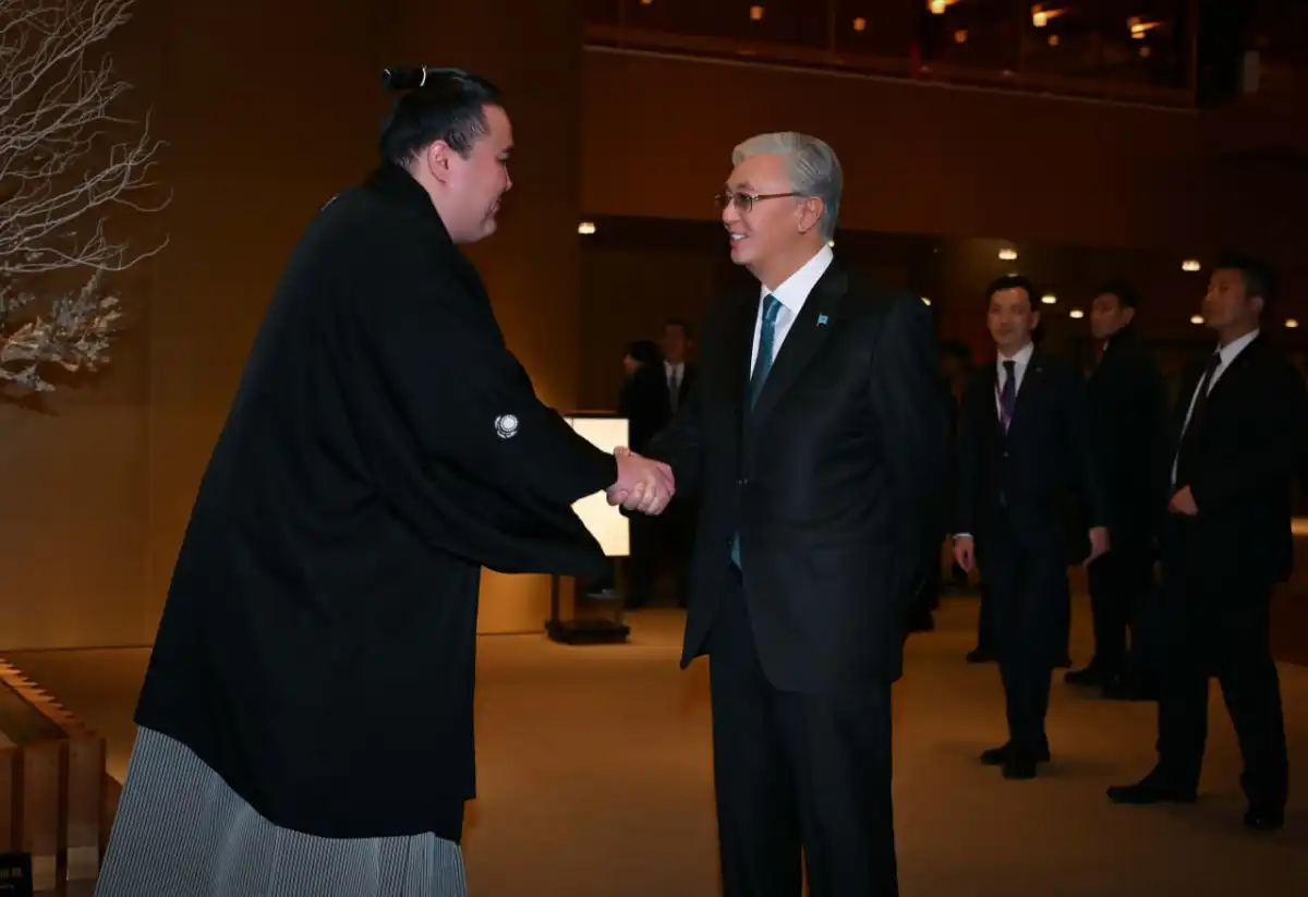 Жапонияда Тоқаев қазақстандық сумошымен кездесті