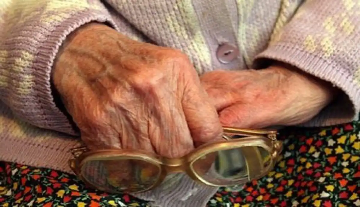 Курьер зейнеткердің алданғанын түсініп, 8,5 млн теңгесін сақтап қалған